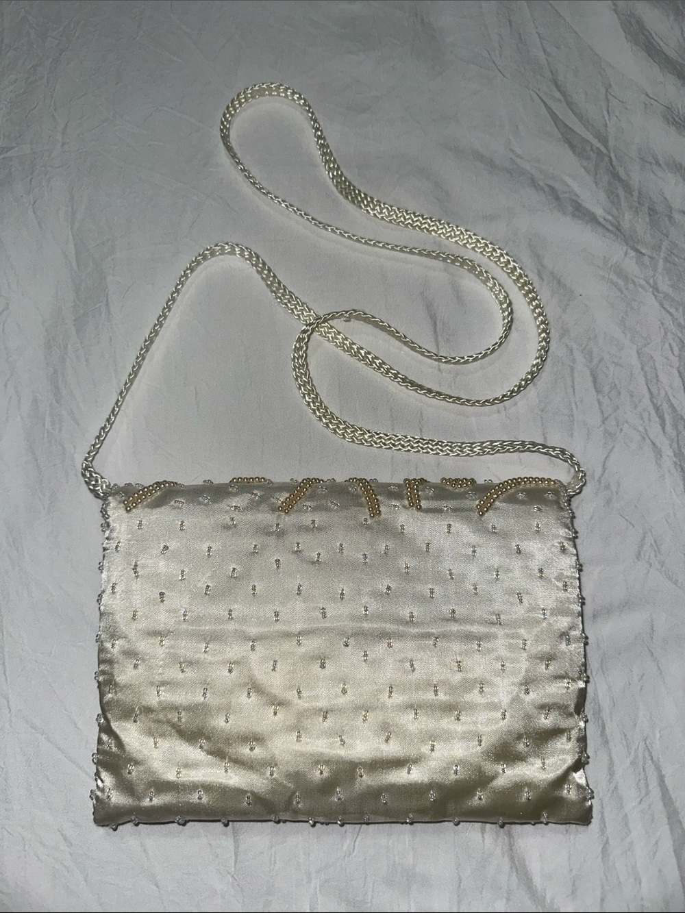 Vintage Y2K La Regale Ivory and Gold Satin Beaded Evening Clutch - Picture 4 of 10
